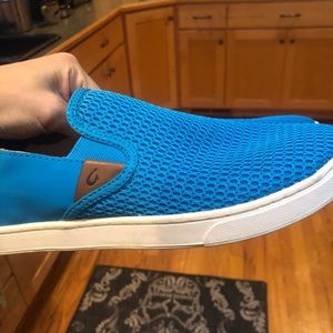 Olukai Pehua slip on shoes size 9.5. Vivid blue